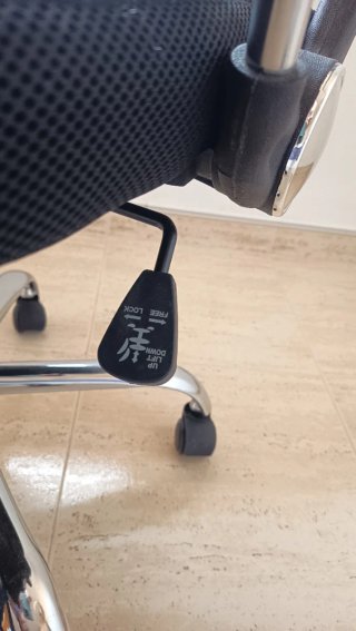 Silla de oficina ergonómica negra