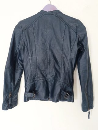 Motera Naf Naf cuero auténtico. XS mujer. Medidas.