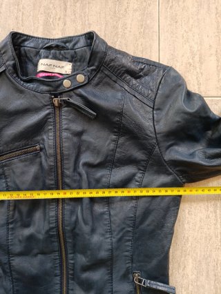 Motera Naf Naf cuero auténtico. XS mujer. Medidas.