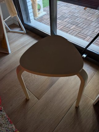 Escritorio Blanco Pequeño Ikea con taburete