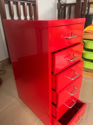 Cajonera de metal roja
