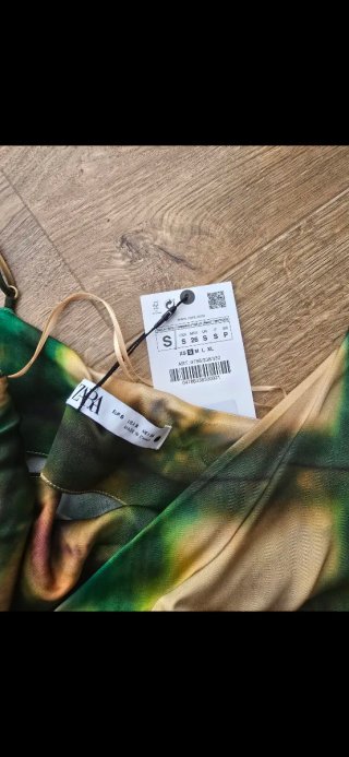 Vestido Zara chica. Nuevo