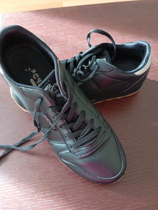 Zapatillas Skechers Mujer Negras ,usadas muy poco