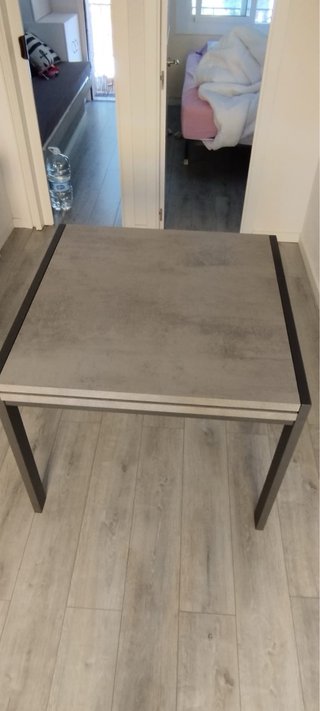 Mesa extensible y 4 sillas