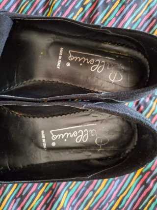 Ballerine Nere con Dettagli Rosa e Fibbia