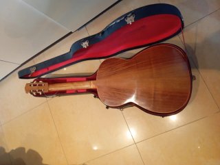 Funda de guitarra antigua dura