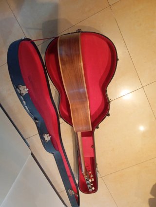 Funda de guitarra antigua dura