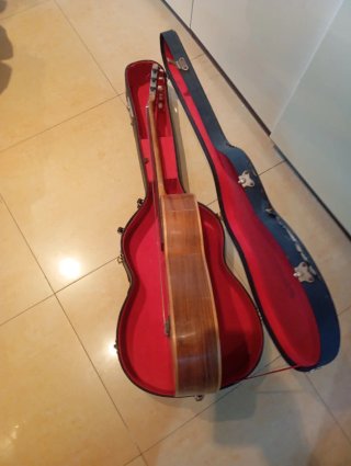 Funda de guitarra antigua dura