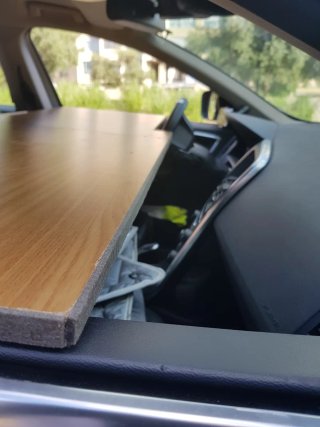 Cama plegable para niño en zona delantera de coche