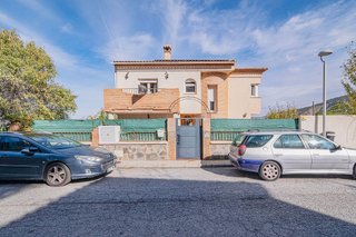 Chalet en venta en Zubia (La)