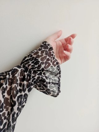 Abito a fantasia leopardata semitrasparente (S)