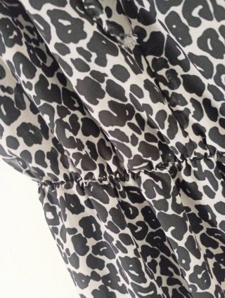 Abito a fantasia leopardata semitrasparente (S)