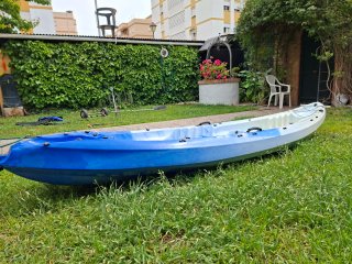 Kayak Azul y Blanco