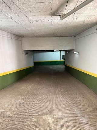 Garaje en venta en Moscardó en Madrid