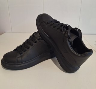Zapatillas negras deportivas hombre T-42