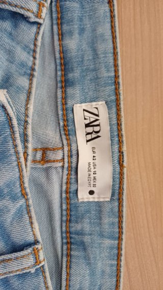 Pantalón vaquero Zara azul claro