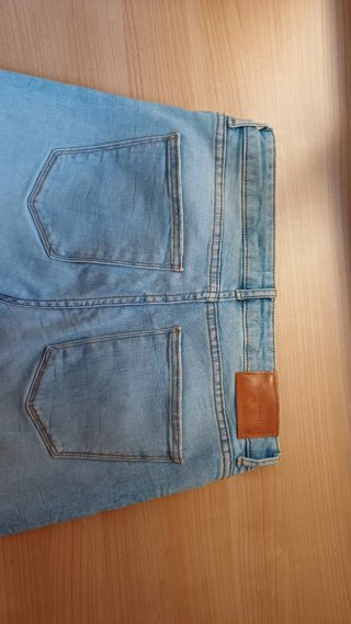 Pantalón vaquero Zara azul claro