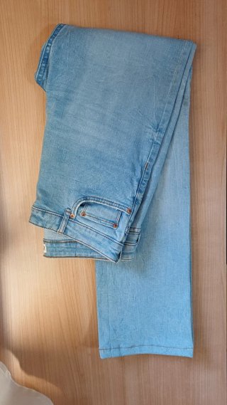 Pantalón vaquero Zara azul claro