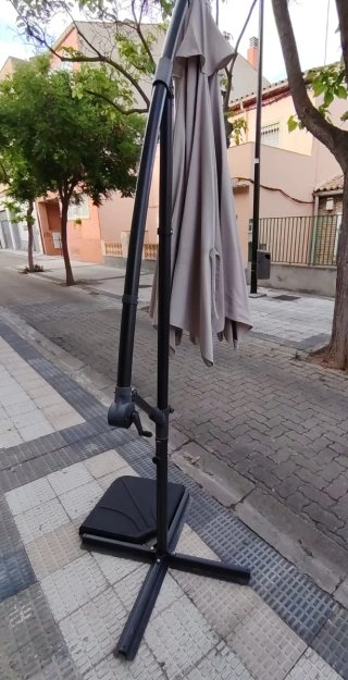 Sombrilla gris Leroy Merlin con base