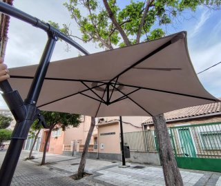 Sombrilla gris Leroy Merlin con base