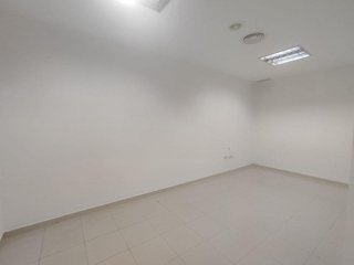 Local comercial en alquiler en Gamarra - La Trinidad en Málaga