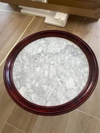 Tavolo rotondo con piano in marmo