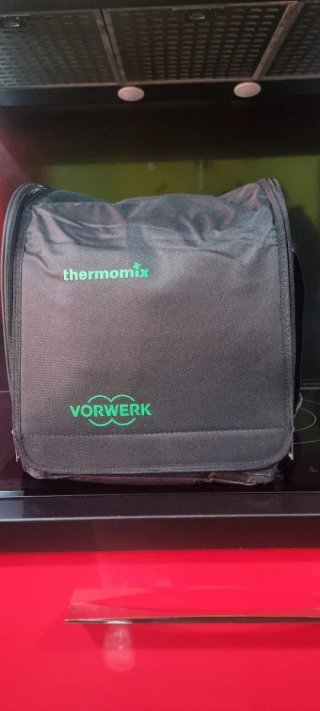 Thermomix TM6 con accesorios y bolsa de transporte