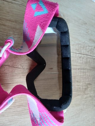 Gafas de esquí blancas y rosas