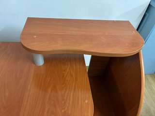 Mesa de ordenador madera y metal