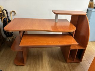 Mesa de ordenador madera y metal
