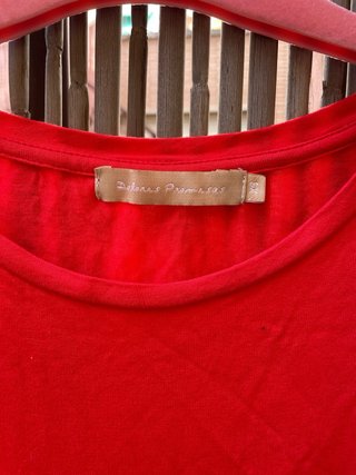 Camiseta roja Dolores Promesas talla Xs con encaje
