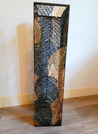 Lámpara de pared de madera y metal