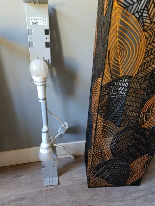 Lámpara de pared de madera y metal