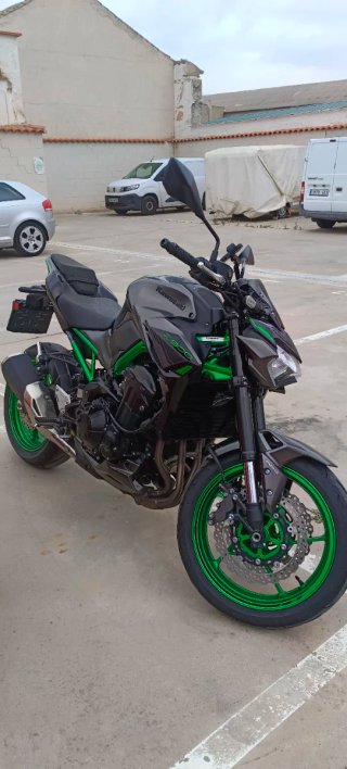 Kawasaki Z900 2023 Negra y Verde