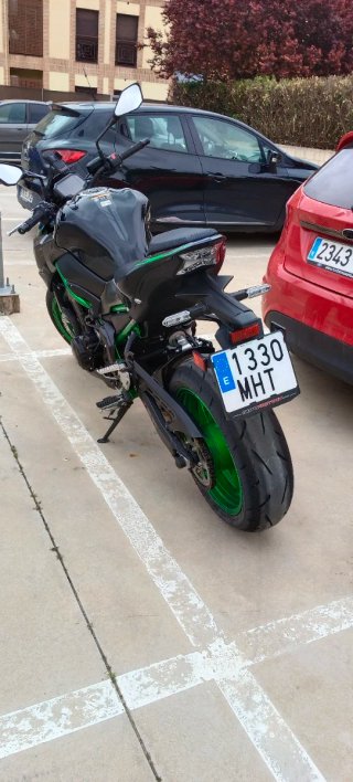 Kawasaki Z900 2023 Negra y Verde