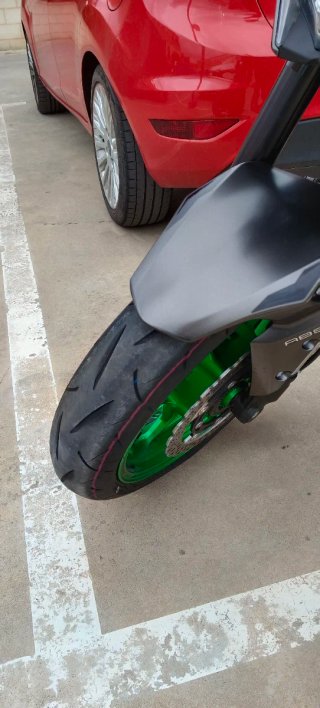 Kawasaki Z900 2023 Negra y Verde