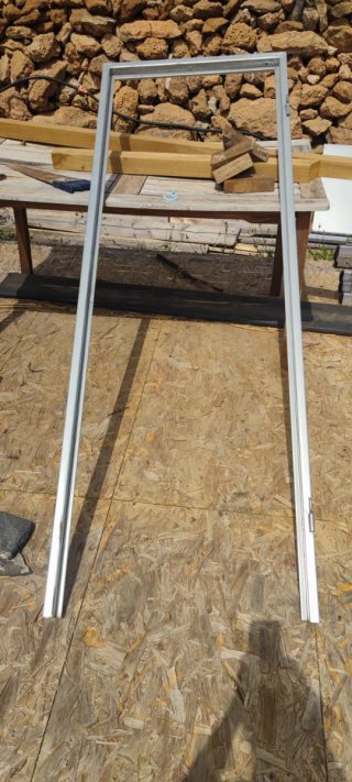 Puerta metálica trastero con manilla