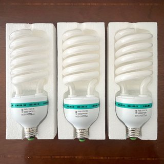 3 Bombillas E27 150W 5500K Fotografía
