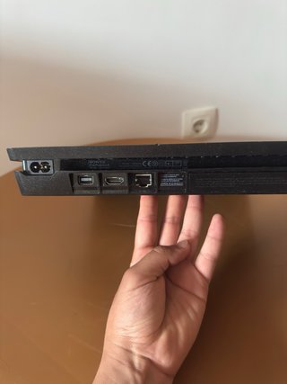 PS4 (Playstation 4) Negra + Mando y Cables