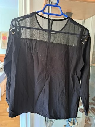 Blusa Zara Talla M Negra con Tachas