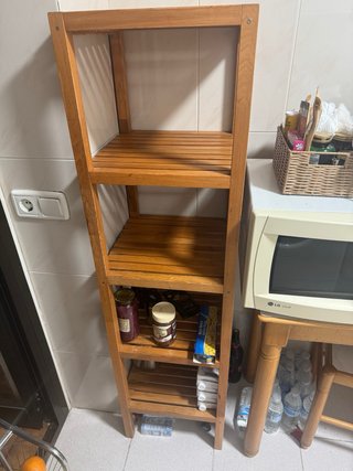 Estantería de madera