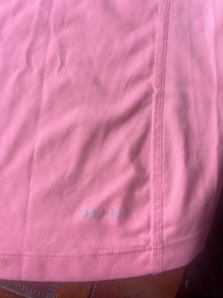 Camiseta Nike Dri-Fit en color coral Talla S