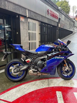 Yamaha R9 Azul 2026