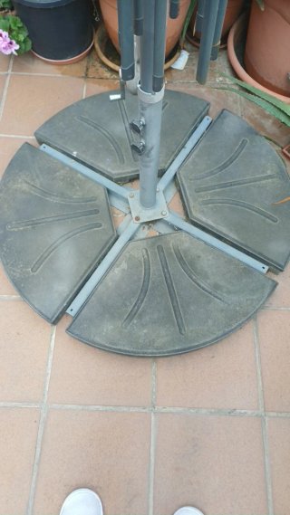 Sombrilla excéntrica redonda sin tela + 4 piedras