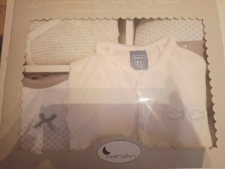 Conjunto primera puesta bebé nuevo.
