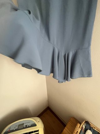 Falda midi azul con volantes