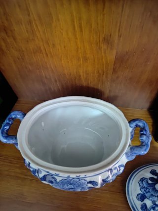 Sopera de porcelana china azul y blanca