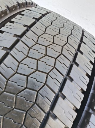 4. 315/60 R22.5 152/148L