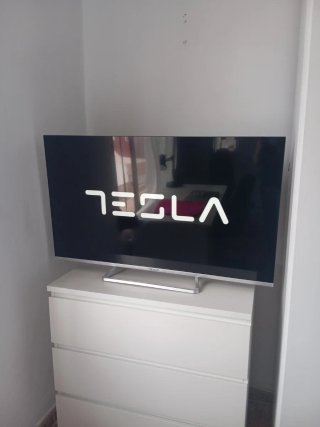 Tesla 42 Smart TV