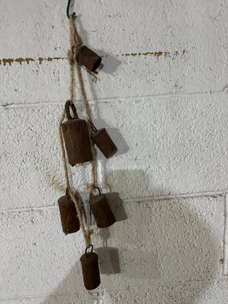 Campanelle decorative in metallo arrugginito